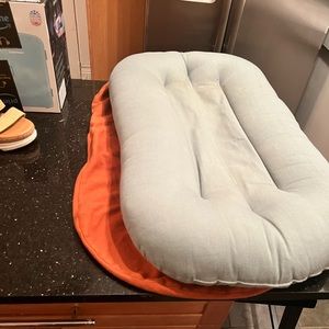 Snuggle me Organic Baby Lounger + cover